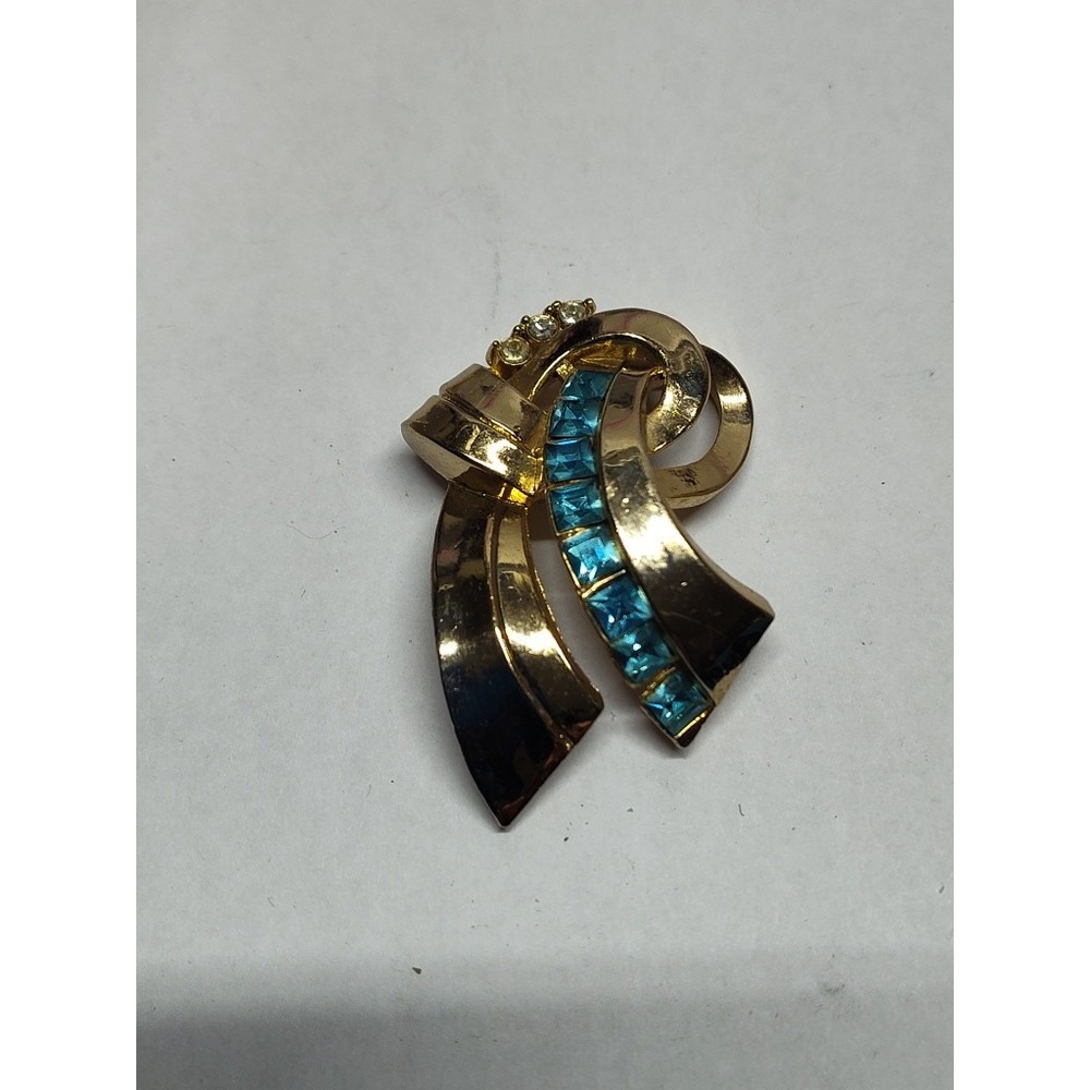 Vintage Coro 1930-50's Style signed pin brooch